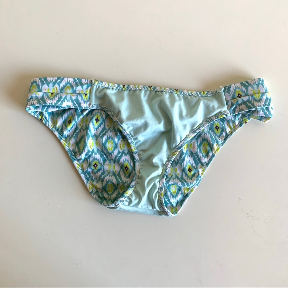 VICTORIA’S SECRET Aqua blue halter bikini & bottom 36B top Medium bottoms Molded - Picture 5 of 9